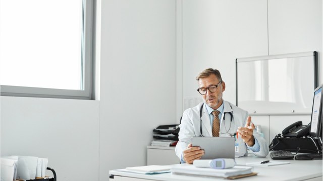 Il travaillait trop : un médecin du Pas-de-Calais suspendu six mois