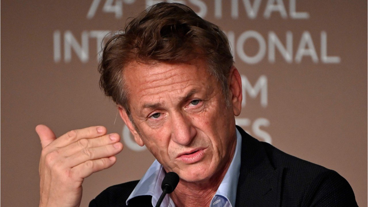 GALA VIDEO - Sean Penn bouleversé : son poignant hommage au “courage et à la dignité” de Volodymyr Zelensky