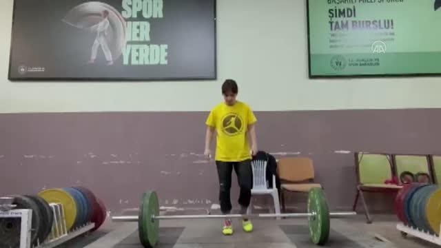 Milli halterci Şaziye Erdoğan anne olmanın başarıyı engellemediğini söyledi