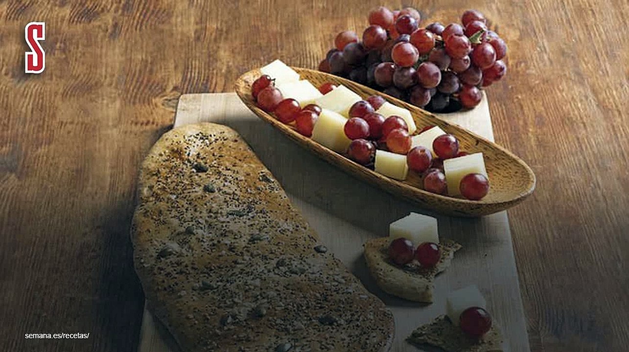 Vídeo Receta: Coca amb sal (coca salada) con queso y uvas