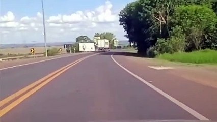 PRF prende motorista bêbado que dirigia carreta carregada na BR-163