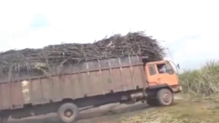 Kumpulan video detik" truk terbalik di berbagai medan jalan tertangkap kamera