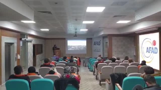 AFAD ekipleri tarafından gönüllülere arama kurtarma eğitimi verildi
