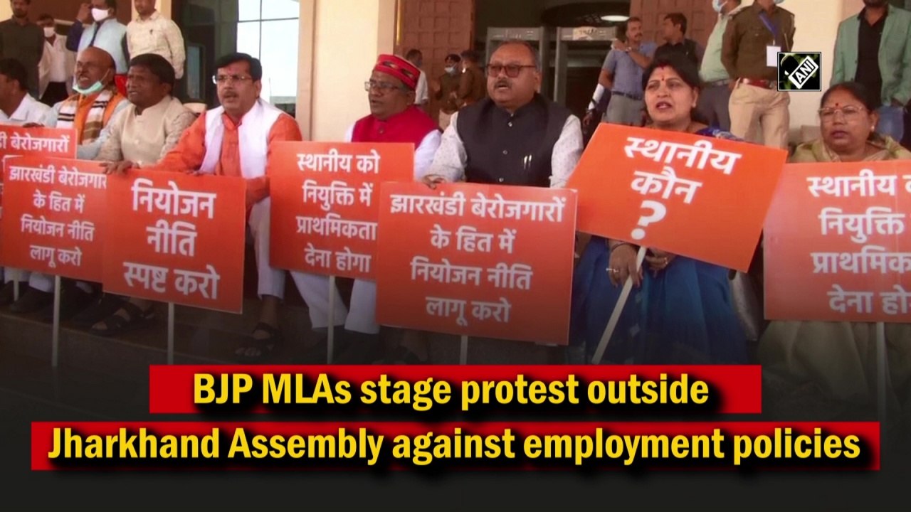 BJP MLAs stage protest outside Jharkhand Assemb...