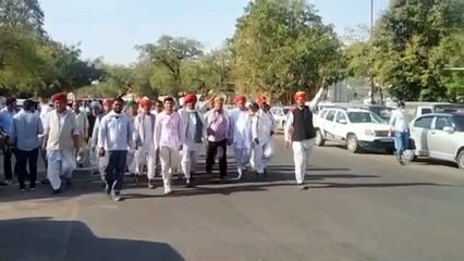 टोंक जिले के किसानों ने सीएम अशोक गहलोत को सौंपा
