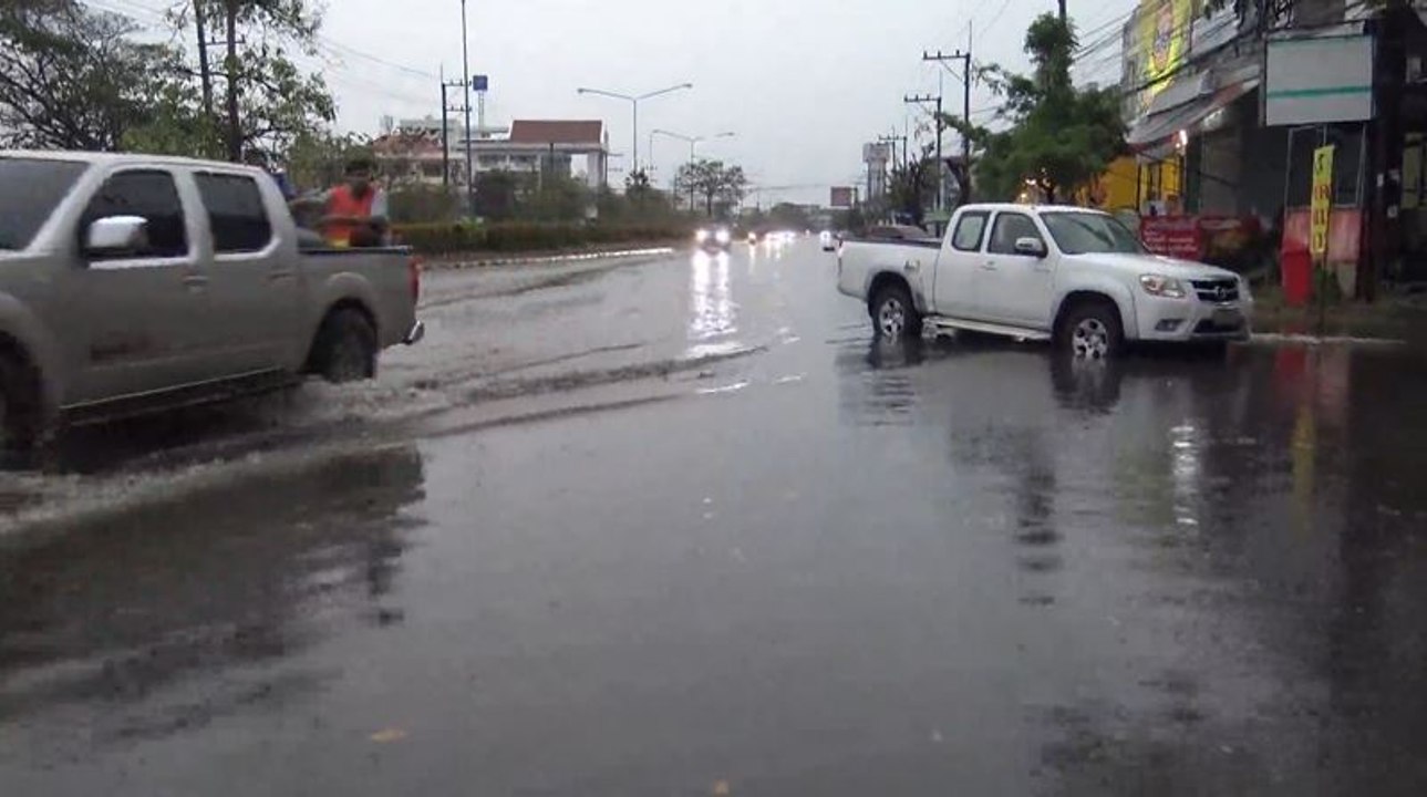 "พายุฤดูร้อน" ยโสธรฝนตกหนักนานกว่า 2 ชั่วโมง น้...