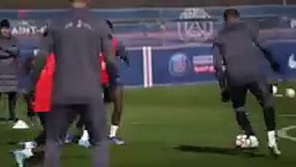 Real Madrid-Psg : Panique en France après un choc de Mbappé en entraînement   