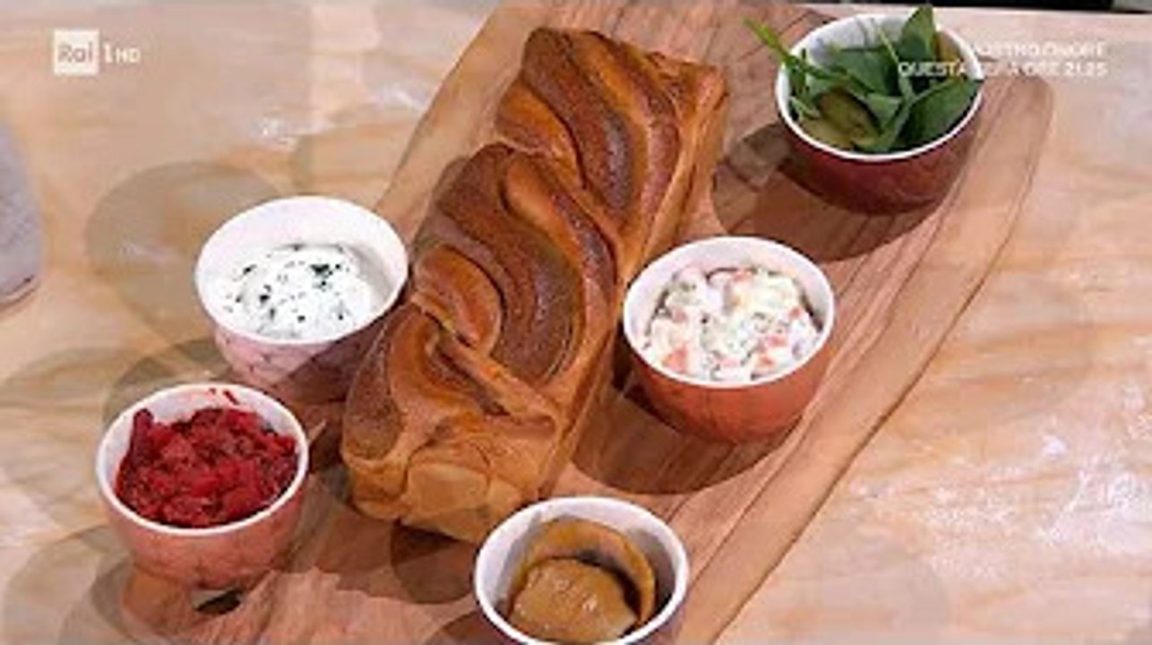 Ricette di È sempre mezzogiorno di oggi, 7 marzo 2022: Fulvio Marino prepara l'abbraccio di pane Nuo