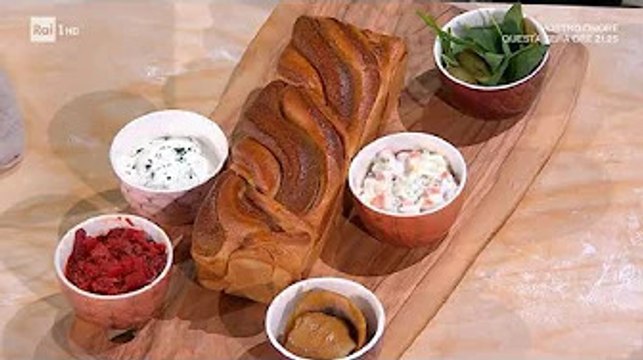 Ricette di È sempre mezzogiorno di oggi, 7 marzo 2022: Fulvio Marino prepara l'abbraccio di pane Nuo