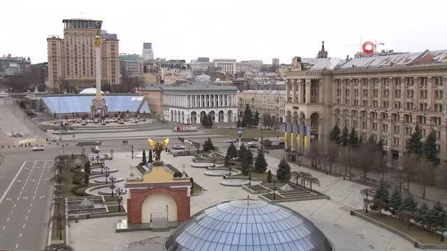 Kiev'de kent meydanına barikatlar kuruldu