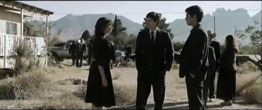 Lejos de la tierra quemada Clip