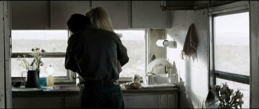 Lejos de la tierra quemada Clip (3)