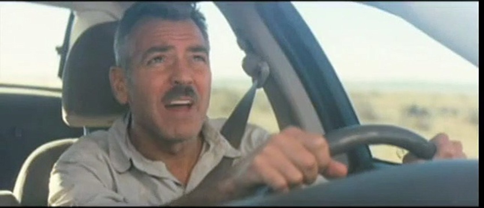 Los hombres que miraban fijamente a las cabras Clip (3)