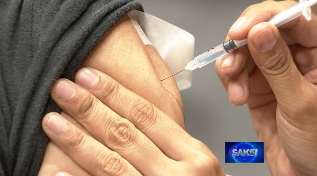 Pagbibigay ng ikalawang booster dose sa mga senior citizen at immunocompromised, pinag-aaralan pa | Saksi