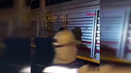 sebze kasalarının arkasına gizlenen 70 kaçak göçmen yakalandı