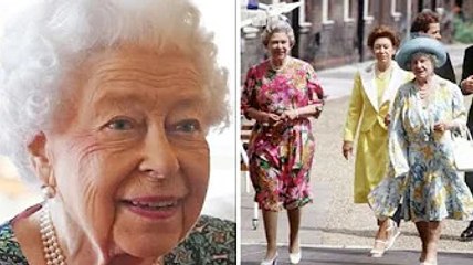 Queen savagely mocked over dress in throwback picture: 'Like a Cadbury wrapper!'