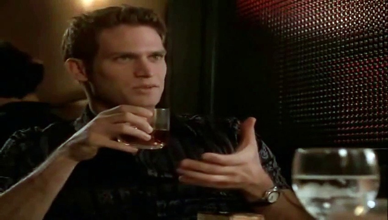 A dos metros bajo tierra Clip (3)