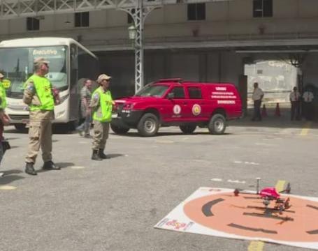 Rio de Janeiro firefighters, drones join Zika battle