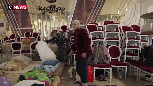 Roumanie : Un hôtel 4 étoiles transforme sa salle de bal en camp de réfugiés ukrainiens