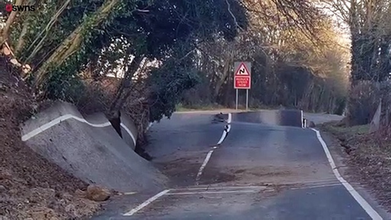 Estrada é destruída por 'movimentos inexplicáve...