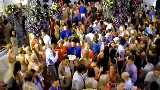 Dos rubias de pelo en pecho Tráiler VO