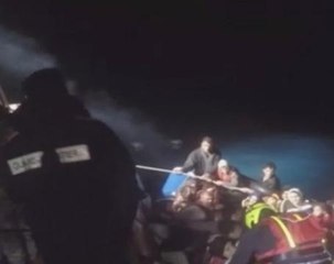 Italian coastguard rescues pregnant women, babies off Samos