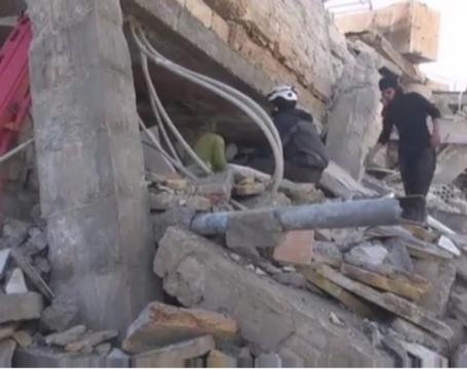 Air strikes on Syria hospital kill at least 7