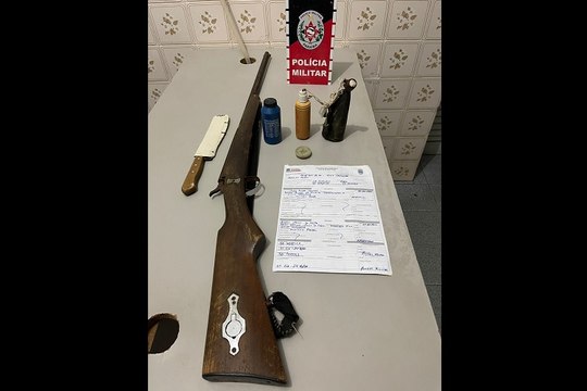 Homem é preso em Pombal por ameaçar companheira com uma faca peixeira e uma bate bucha