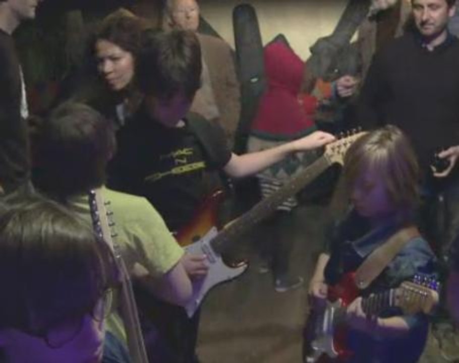 Kids and parents hit high notes at Paris rock s...