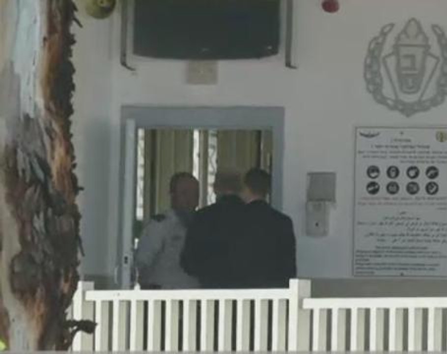 Israel ex-PM Olmert enters prison to begin sentence