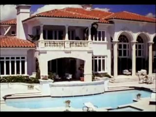 Two Much Tráiler VO