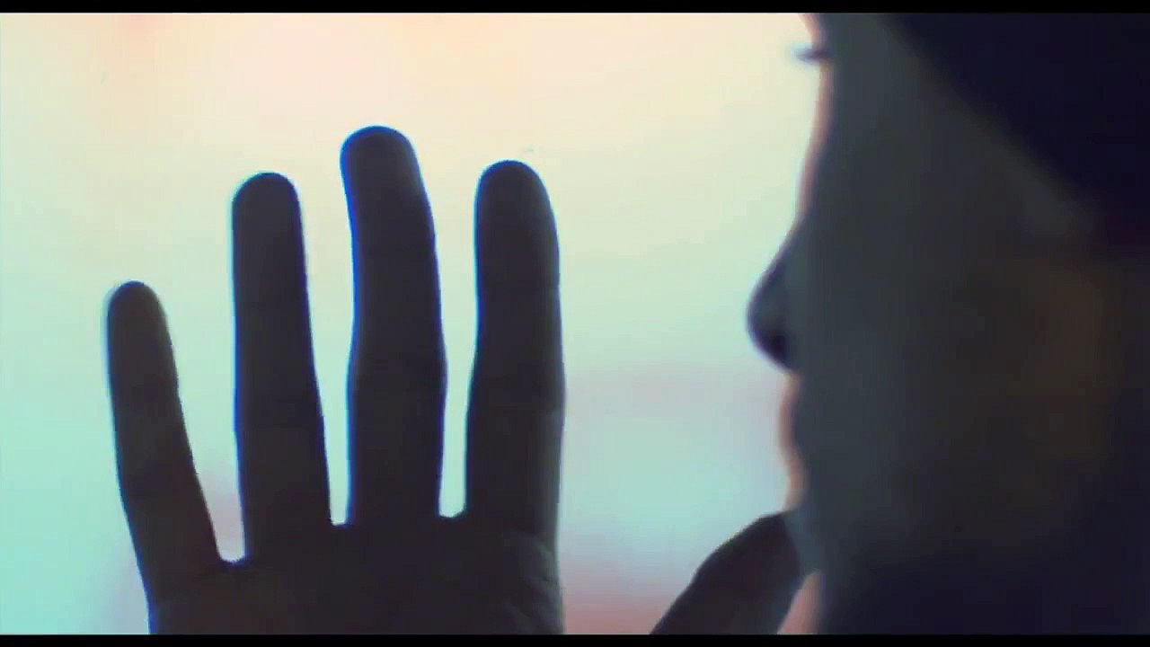 Além da Fronteira Clipe (2) Legendado - 4 minutos iniciais