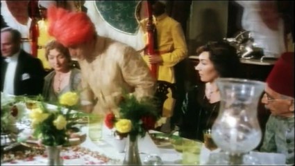 Oriente y Occidente Tráiler VO