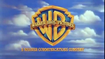 En la cuerda floja Tráiler VO