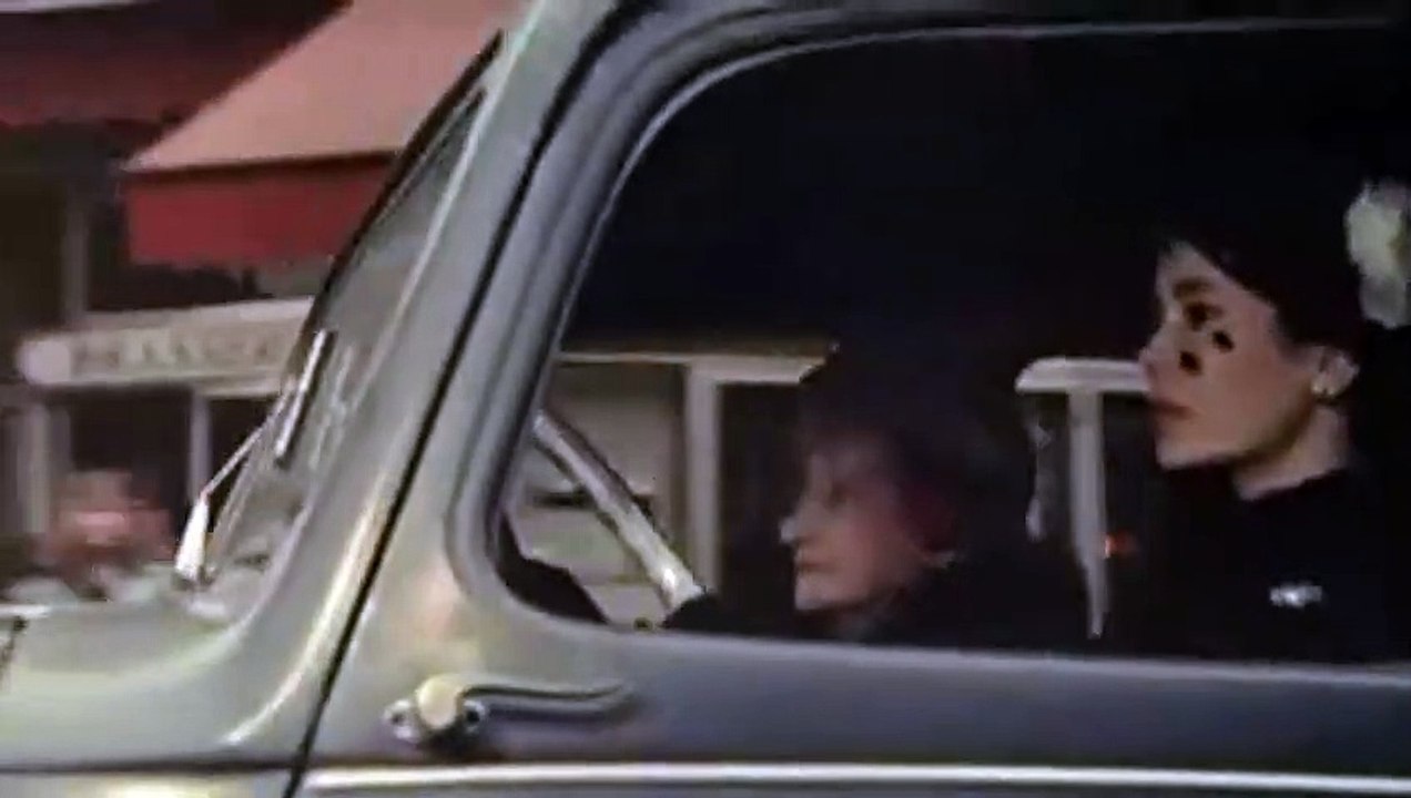 Les Violons du Bal Trailer Original