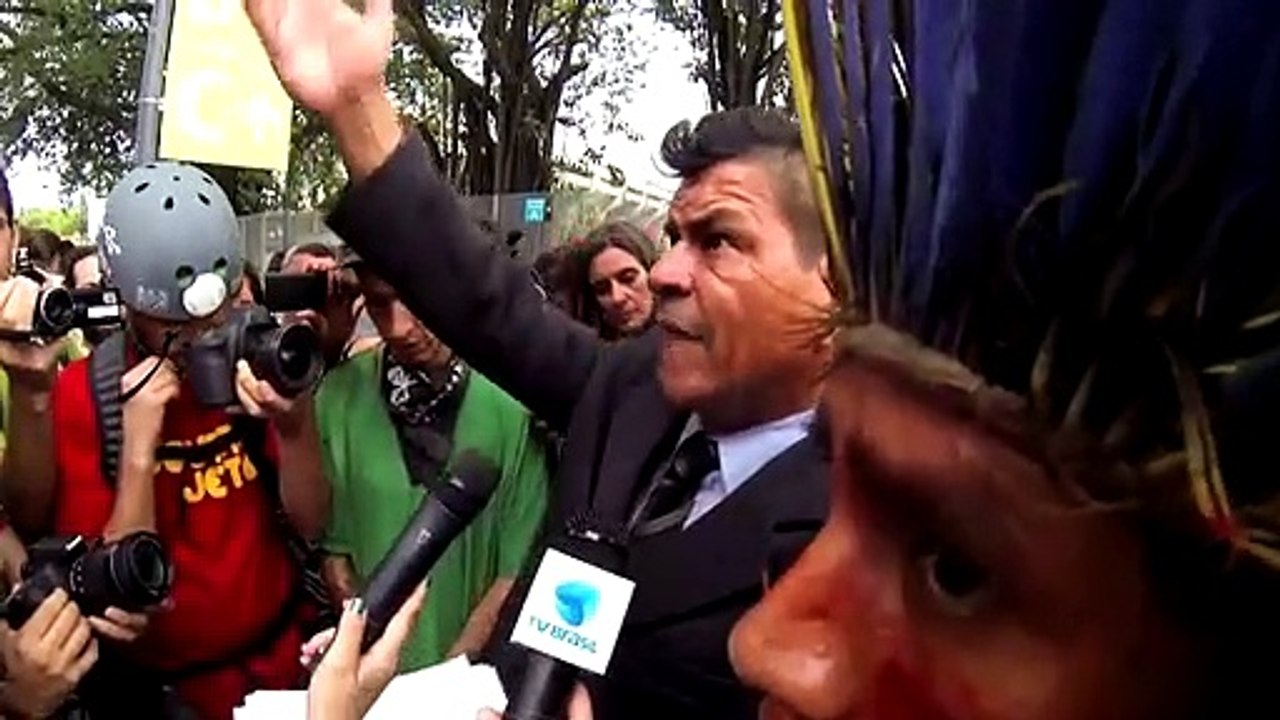 Rio em Chamas Trailer