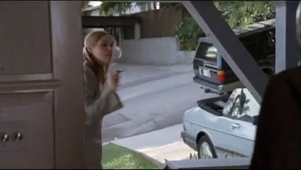 En la puerta de casa Tráiler