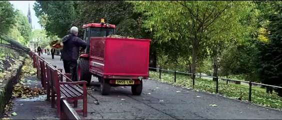 En Tierra Extraña Tráiler