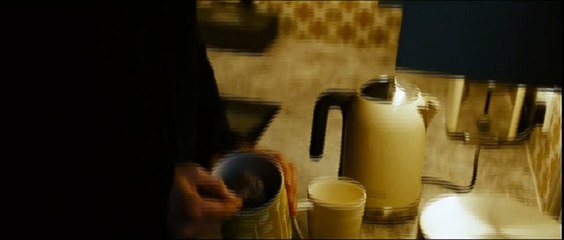 No confíes en nadie Clip