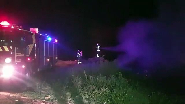 Moradores colocam fogo em montante de lixo em terreno e Corpo de Bombeiros é acionado