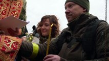 Pareja de soldados ucranianos se casan en medio de la guerra