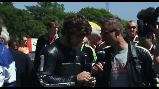 TT3D: Closer To The Edge Tráiler VO