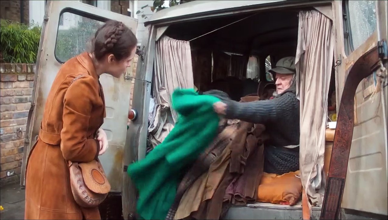 The Lady In The Van Tráiler (2)