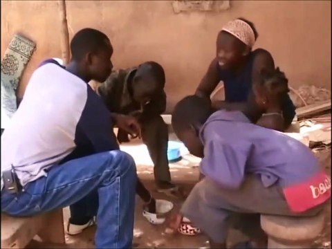 Os Órfãos da África Trailer Original