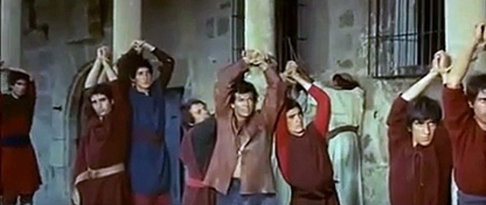 Los cien caballeros Tráiler VO