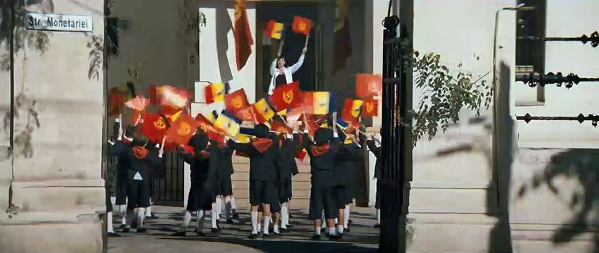 Closer to the Moon Tráiler VO