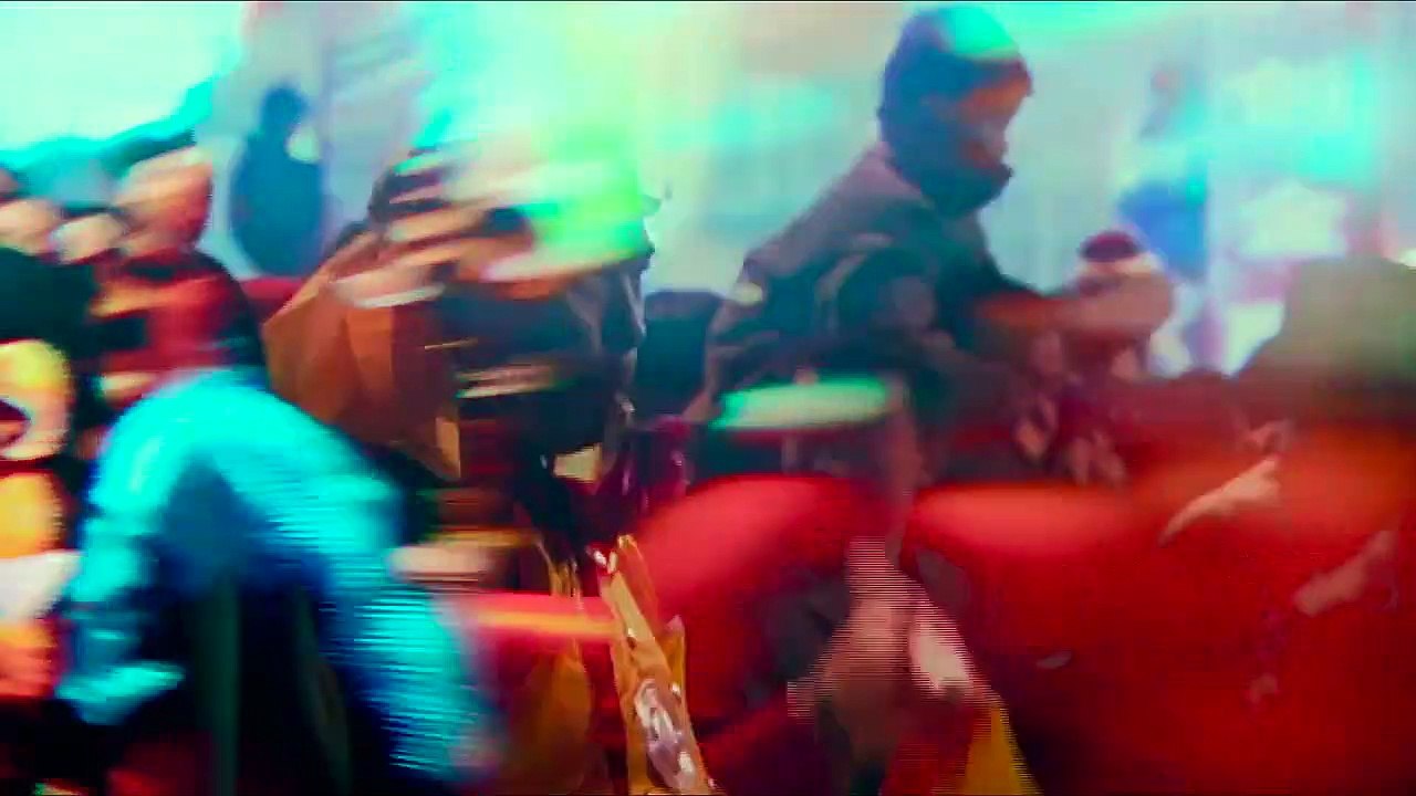 Más allá de las montañas Tráiler (2) VO