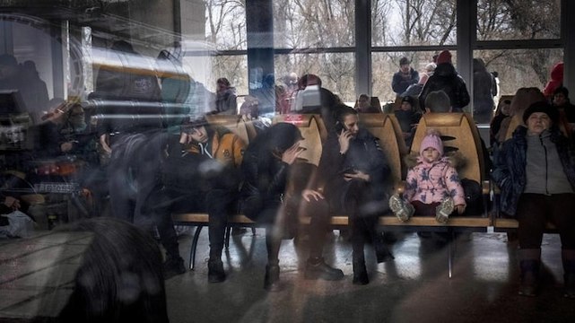 Civilians rush to escape Ukraine as war enters day 13 | Ground report from Kyiv train station