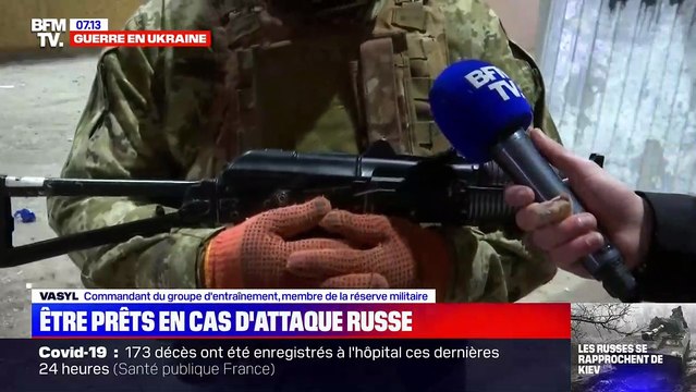 Guerre en Ukraine: des civils suivent des cours pour s'entraîner en cas d'attaque russe