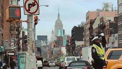 Uncle Howard Tráiler (2) VO